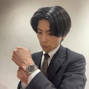 シンプルな3針時計