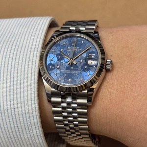 花が咲くように輝くダイヤル