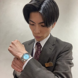 ターコイズ?いいえ、ラグーンブルーです。