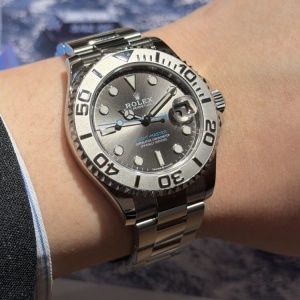 スポーツモデルに、品格という選択。