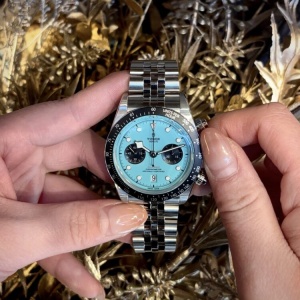 フラミンゴブルー