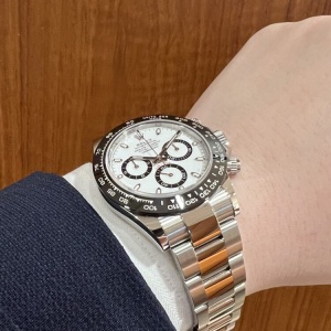 人気の爽やかなホワイトダイヤル